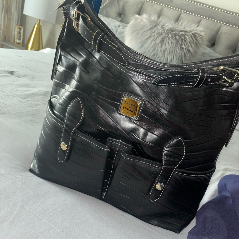 🖤 Dooney& Burke🖤 Real Leather! A Classic!